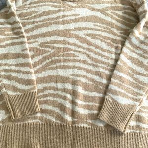 Print sweater, tan and cream.